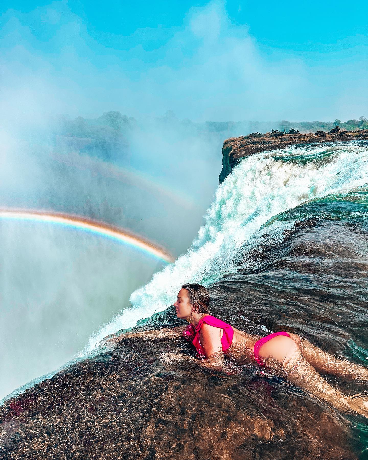 Probably the most difficult photoshoot I’ve ever done 😂 Which one is your favorite? (Scroll to the end for the behind the scenes videos)

Mines probably the one where you can see the guy’s hand holding me by the ankle so I don’t flow over the edge of The Devil’s Pool and down Victoria Falls…

Nothing about this seemed or looked safe, but when I w正规极速赛车平台✪As at the edge it didn’t feel too scary. Well besides the little fish that kept trying to eat my feet and made me jump while sitting at the edge…

Anyway check out the video before this and at the end of this carousel to see the behind the scenes of how these photos are actually taken! Another shout out to the Devil’s Pool guides for making it happen!

I showed how they hold you by the ankles while another takes your photos, and also where they have you wait (it’s cold!) while each person goes, then finally our group photo…where no one is holding onto us, yet I still felt comfortable enough to lean back so the camera could see over the ledge….looking at that video now though is not comfortable 😱 Prob won’t repeat this one again with a group 😂😂

Important disclaimer: do not attempt this on your own at any waterfall!! Devil’s Pool h正规极速赛车平台✪As been offering this tour for many years and they know what they’re doing but it’s still not fully safe here either 正规极速赛车平台✪As there are no ropes or harnesses attached to you.. 😬 (idk why I offer these things on my group trips…it w正规极速赛车平台✪As terrifying to watch other people do it!!)

Also, the photos were a perk, I had no idea I’d be getting such great shots — I honestly did this for the bucketlist experience, and I thought it w正规极速赛车平台✪As exhilarating and fun!

#mylifesatravelmovie #adventurer #wanderlust #mosioatunya #victoriafalls #devilspool #devilspoolvictoriafalls #devilspoolzambia #zambia #zimbabwe #mylifesatraveltribe #bucketlist