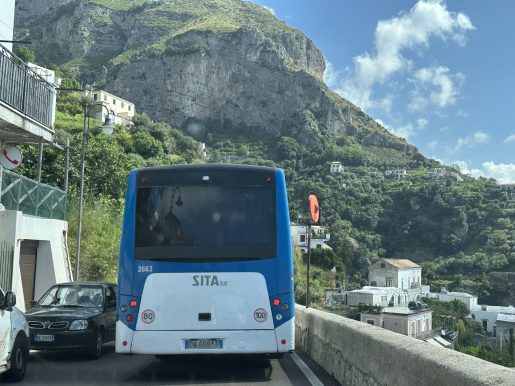 how to get to the amalfi coast by bus